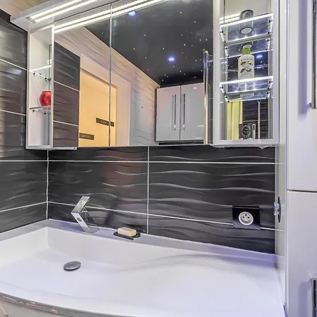 Stunning Renovated 1-bedroom Breathtaking View Босолей