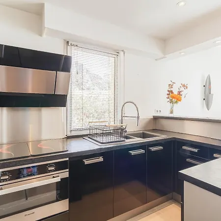 Дом отдыха Stunning Renovated 1-bedroom Breathtaking View Босолей