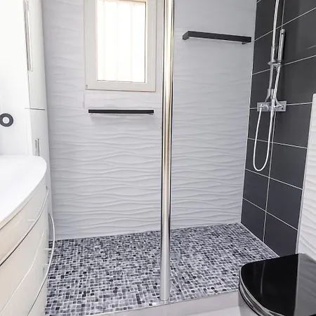 Stunning Renovated 1-bedroom Breathtaking View Босолей